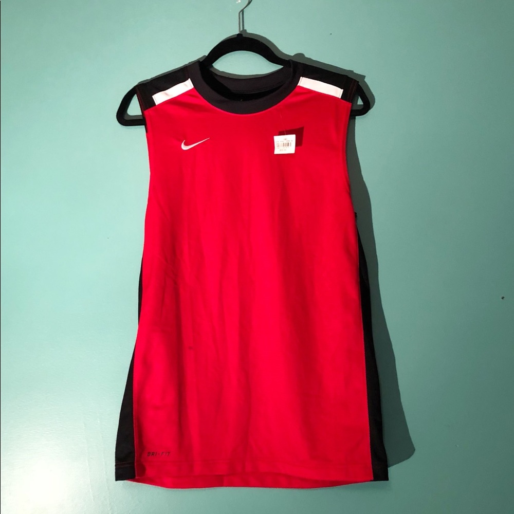 Men’s dri-fit Nike red muscle tee NWT